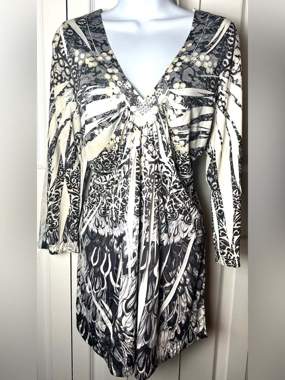 LIVE & LET LIVE Blouse Top Tunic Sublimation Gray Ivory Gold Beaded Embellished - Picture 2 of 10